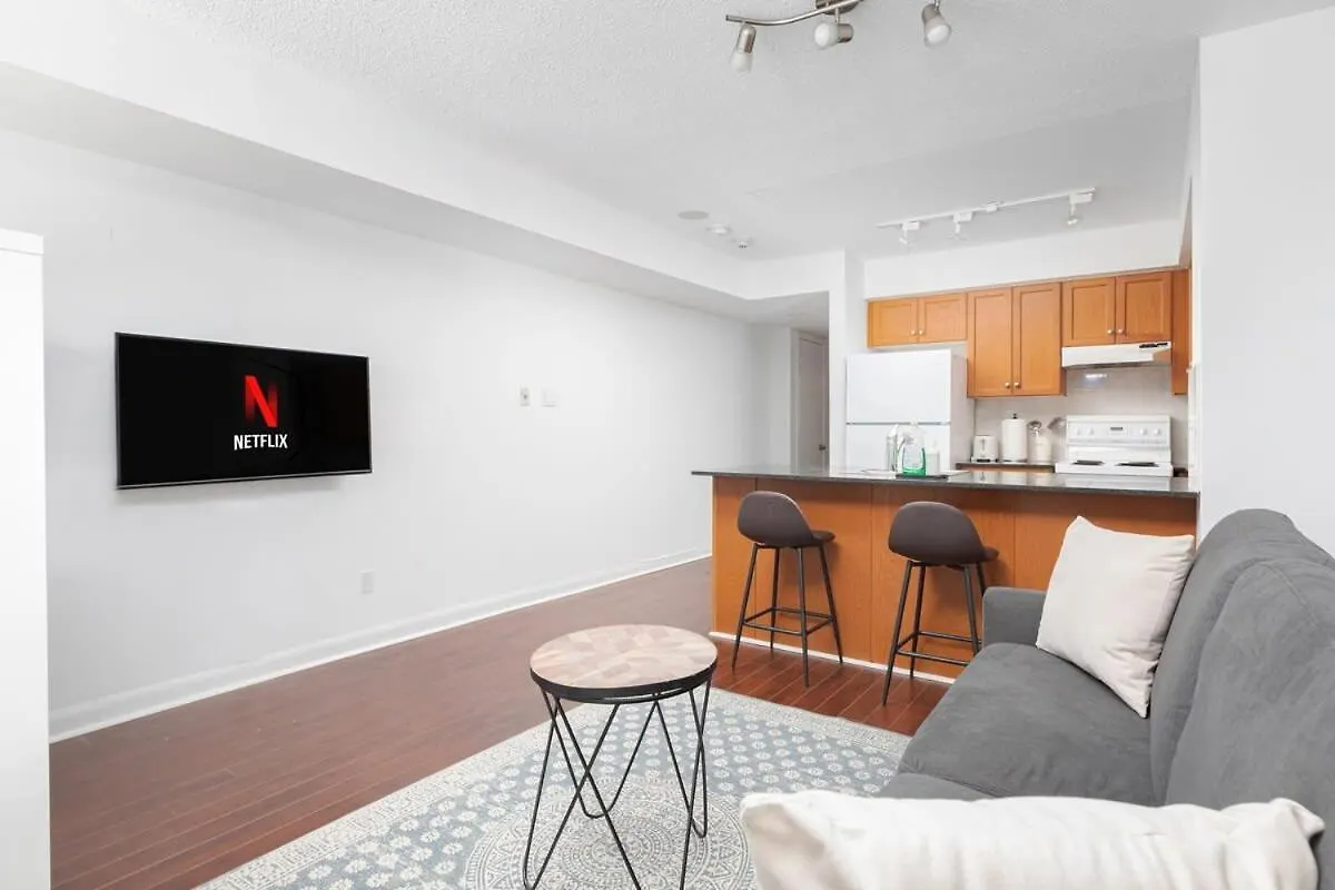Lovely Studio In Downtown To Yonge Dundas Square Торонто 0*,  Канада