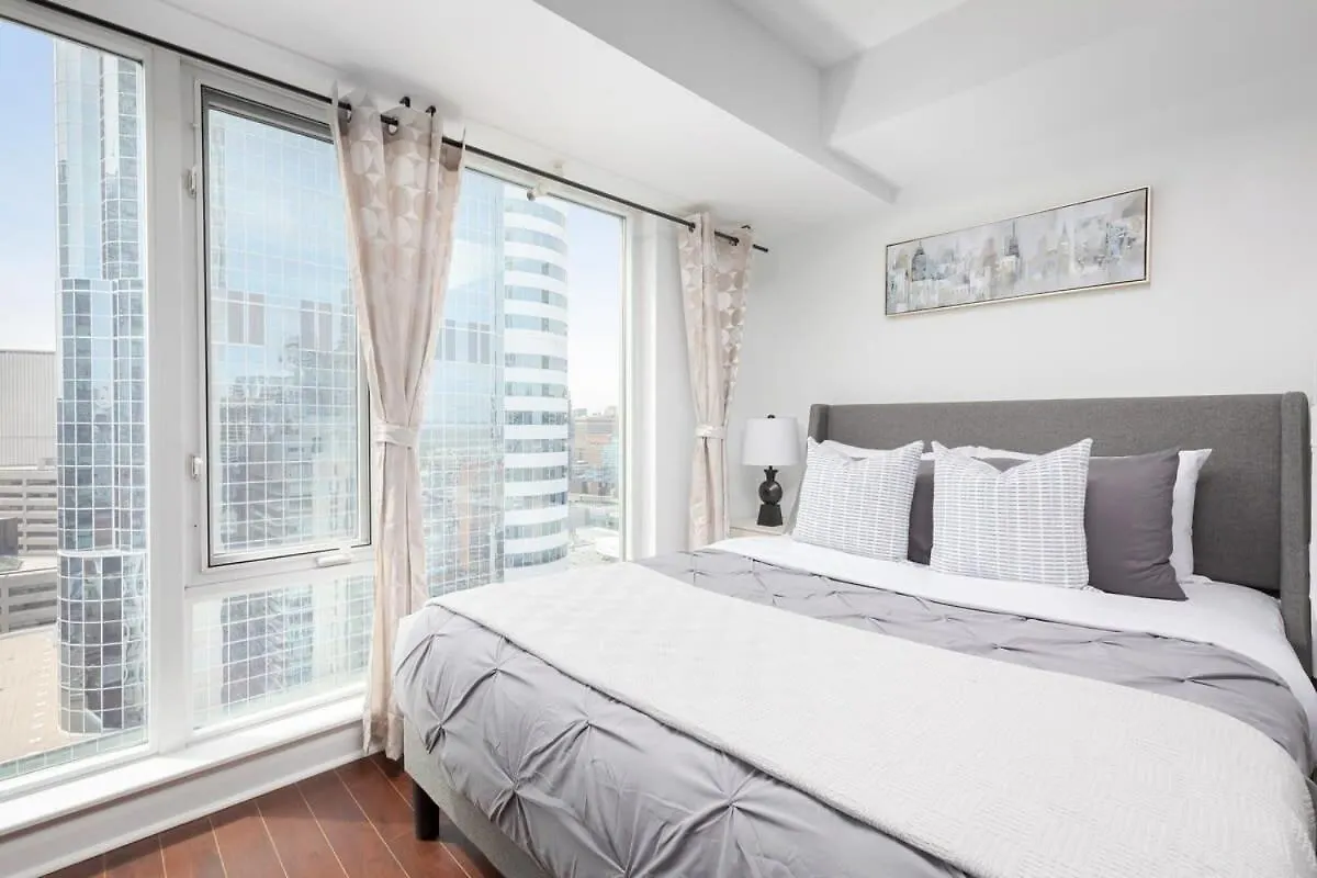 Апартаменты Lovely Studio In Downtown To Yonge Dundas Square Торонто