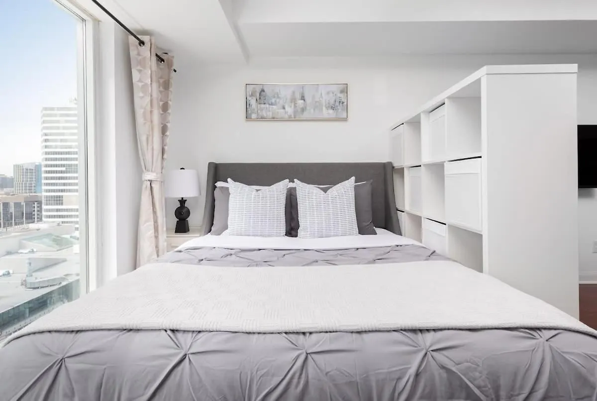 Апартаменты Lovely Studio In Downtown To Yonge Dundas Square Торонто
